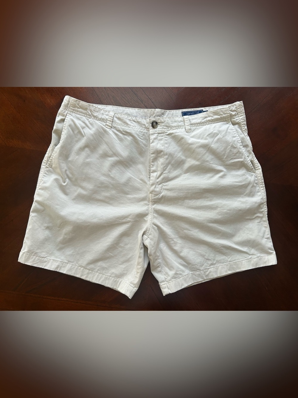 Vineyard Vines cream Flat Front Cotton Shorts size 38